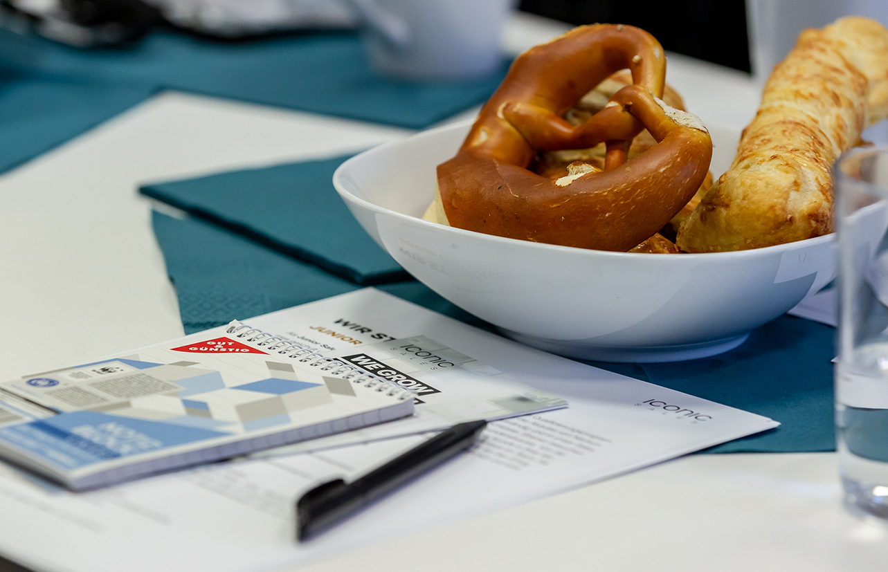 Von intensiven Diskussionen bis zu entspannten Netzwerkpausen – sieh dir in unserer Galerie an, wie der ICONIC Studitag 2022 Studenten auf ihrem Karriereweg bereicherte.