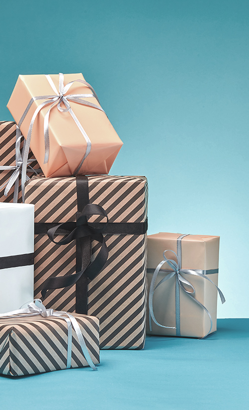 Amazon-Weihnachtsangebote: Preischeck zeigt, wann Geschenke und Deko am günstigsten sind – geringe Schwankungen außerhalb der Saison, Spitzenpreise für Adventskalender im Oktober.